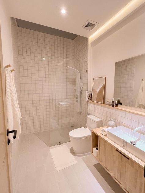 Muji Bathroom, Muji Room, Muji Inspired Home, Muji Bedroom, Minimalist Toilets, Muji Home, Toilet Room Decor, Japandi Home, Small Toilet Room