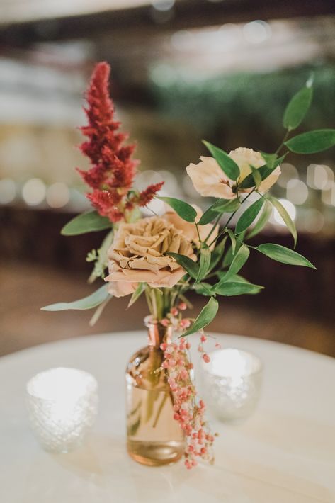 Small Vases With Flowers Fall, Fall Cocktail Table Decor, Bud Vase Cocktail Table, Autumn Bud Vases, Fall Bud Vase Centerpiece, Waldorf Thanksgiving, Fall Bud Vases, Cocktail Tables Wedding, Bud Vase Arrangements