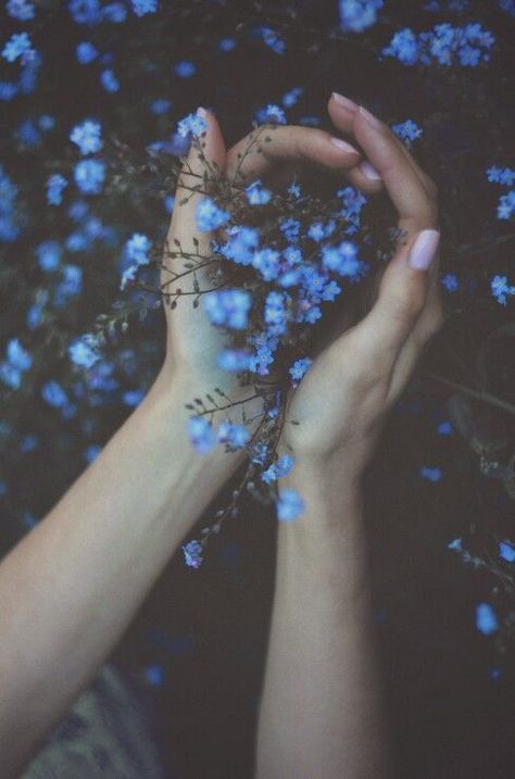 tumblr blue grunge - Google Search Zoom Wallpaper, 심플한 그림, Street Style Photography, Ravenclaw Aesthetic, Everything Is Blue, Images Esthétiques, Feeling Blue, Aesthetic Colors, Summer Photos