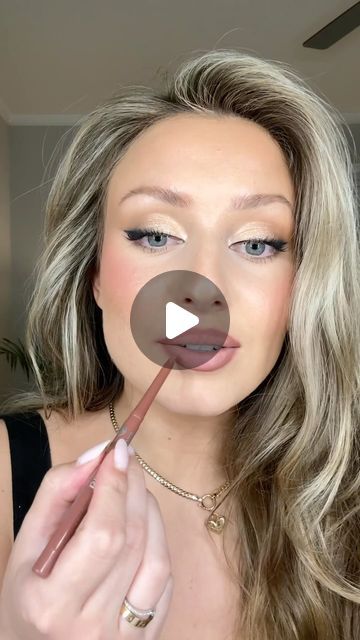 Ivelina Stefanova on Instagram: "The perfect bridal lip combo! And it’s affordable!  @revlon ColorStay Lip Liner “Nude”  @maybelline Vinyl Ink Liquid Lipstick “Cheeky”  @citybeautyofficial Lip Plumping Gloss  . . . . . #bridallipcombo #lipcombo #affordablemakeup" Natural Makeup Strawberry Blonde, Revlon Bare Affair Lipstick, Pouty Lip Makeup, Lip Duo Ideas, Fall Lip Color For Brunettes, Bride Lip Color Wedding Day, How To Apply Lip Liner Tutorials, Maybelline Vinyl Ink Cheeky, Drugstore Nude Lip Combo