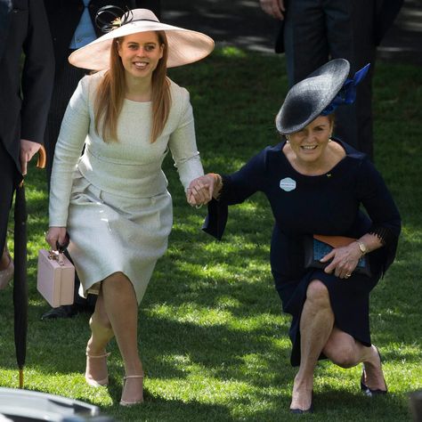 The curious rules behind royal women and curtsying Eugenie Wedding, English Royalty, Elisabeth Ii, Sarah Ferguson, Duchess Of York, Princess Beatrice, Isabel Ii, Princess Eugenie, Queen Dress