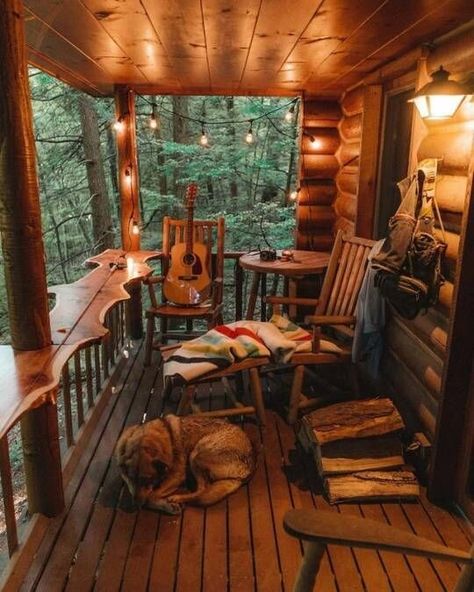 Cabin Interiors, Cabin Living, Log Cabin Homes, Hus Inspiration, Cabins And Cottages, Design Del Prodotto, Cabin Life, Cozy Place, Decor Minimalist