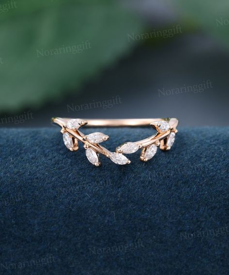 "Marquise cut Moissanite wedding band vintage Delicate rose gold wedding ring Leaf Branch diamond band Bridal Antique Matching Dainty Band -----Ring Information----- +Stones Natural Diamonds or Moissanite Shape & Cut: 3*1.5mm Marquise cut Approx weight: 0.31ctw Metal : Solid 14k/18k yellow gold white gold or rose gold, other metal or gemstones, please contact me! Click on the \"Pin It\" icon if you like this item, Thanks so much! Ring Size All rings are standard CA/US size, 3-9US can be selected Vintage Wedding Rings Rose Gold, Leaf Wedding Band, Floral Wedding Bands, Wedding Band Vintage, Rose Gold Wedding Ring, Earthy Wedding, Stacked Wedding Bands, Dainty Band, Cute Engagement Rings