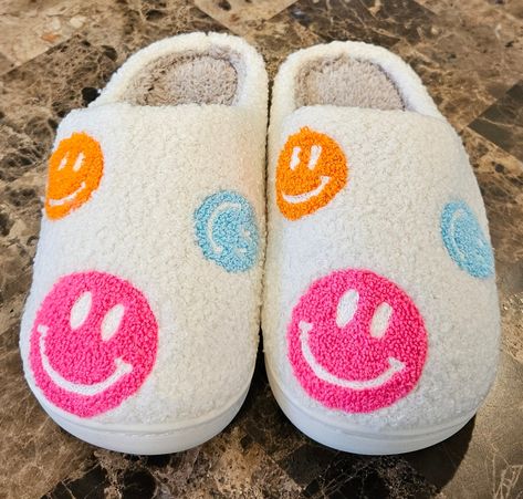 Smiley Face Slippers Stay cozy and cheerful with our Smiley Face Slippers. With their adorable smiley face design, you'll have a smile on your face every time you slip them on. Perfect for lounging and keeping your feet warm, these slippers are a must-have for any comfortable night in. 📏 These slippers run on the small side, so be sure to size up if you're in between sizes. For example: Im normally an 8.5 in sneakers so I prefer the 9-10. Fits perfectly! Preppy Smile Slippers, Cute Preppy Slippers, Preppy Slippers, Smile Slippers, Smiley Face Slippers, Girly Christmas Gifts, Smiley Face Design, Blue And Magenta, Sneakers Slippers