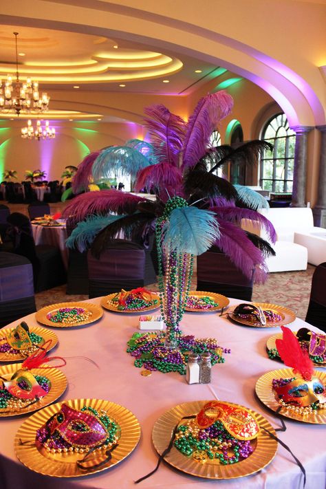 Mardi Gras Sweet 16 Party, Carnival Sweet 16, Madi Gras Party, Corset Ideas, Family Golf, Mardi Gras Birthday, Mardi Gras Party Decorations, Themed Centerpieces, Madi Gras