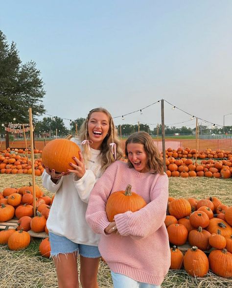 Pumpkin Patch Photoshoot, Pumpkin Patch Pictures, Studera Motivation, Gilmore Girls Seasons, Fall Mood Board, Fall Inspo, Fall Photoshoot, Trendy Fall Outfits, Fall Feels