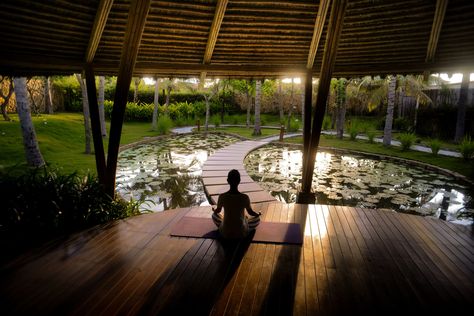 Stunning Outdoor Yoga Retreats Around the World Photos | Architectural Digest Yoga Garden Space, Yoga Space Design, Outdoor Yoga Space, Outdoor Yoga Studio, Outdoor Meditation Space, Backyard Yoga, Yoga Meditation Space, Yoga Garden, Outdoor Meditation