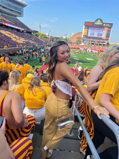 University of Minnesota #gameday #collegegameday #collegefootball #unniversityofminnesota #football University Of Minnesota Game Day Outfits, Row The Boat, College Gameday Outfits, Gameday Outfits, College Gameday, Decisions Decisions, College Game Days, Game Day Outfit, Day Outfits