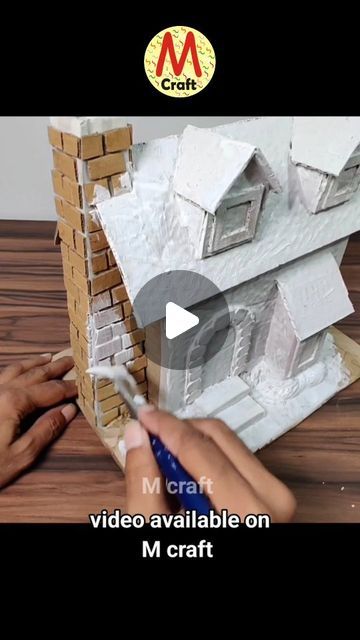 M craft on Instagram: "DIY Cardboard House 😍" Dollhouse Diy Ideas Cardboard Boxes, Miniature Cardboard Houses, Cardboard Box Houses Diy, Clay Houses Diy, Mini Cardboard House, Cardboard Miniature House, Miniature Houses Diy Cardboard, Mini House Craft, Cardboard House Model