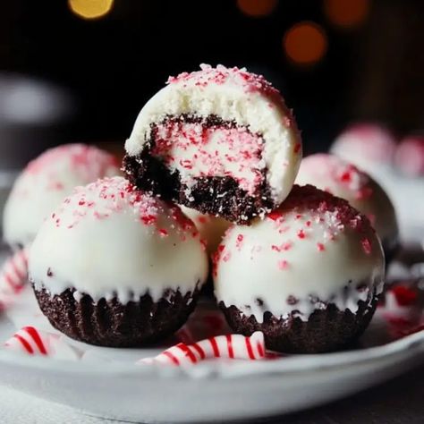 No-Bake Peppermint Bark Snowballs - recipes Taylor Swift Party Ideas, Snowballs Recipe, Peppermint Dessert, Cookie Recipes Holiday, Peppermint Bark Recipes, Sweets To Make, Easy Holiday Treats, Christmas Cookie Recipes Holiday, Bark Recipes