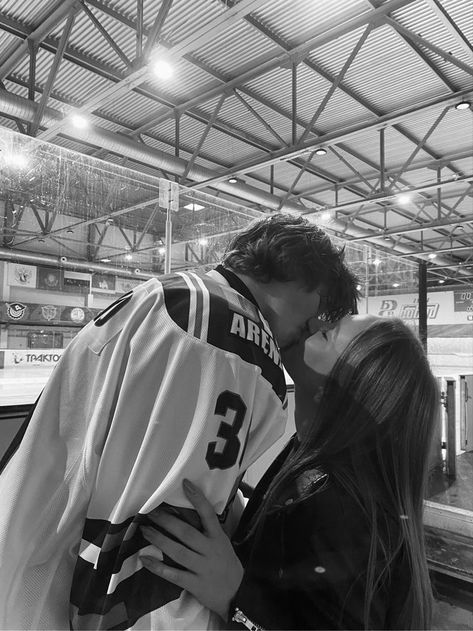 Hannah Wells, Hockey Girlfriend, Sports Romance, Ice Breakers, Figure Skater, By Grace, Book Store, Hockey Players, Couple Aesthetic