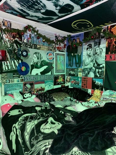 Maximalistic Bedroom, Punk Aesthetic Room, Edgy Bedroom Aesthetic, Alt Rooms, Room Aesthetic Indie, Dollar Tree Solar Light Ideas, Punk Bedroom Aesthetic, Punk Room Decor, Weirdcore Room