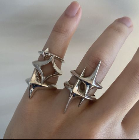 Bling Ring, Jewellery Silver, Hem Sweater, Dope Jewelry, Funky Jewelry, Jewelry Lookbook, Jewelry Inspo, Dream Jewelry, Contemporary Jewelry