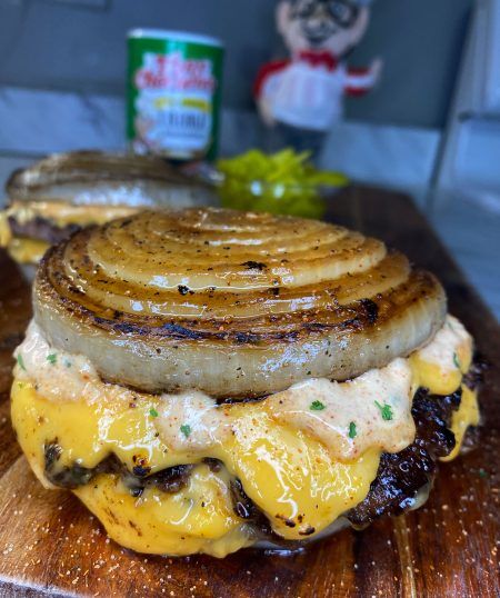 Tony’s Flying Dutchman Burger - Tony Chachere's Stuffed Burgers, Stir Fry Recipes Chicken, Flying Dutchman, Burger Sauce, Gourmet Burgers, All The Right Places, Health Dinner Recipes, Food Obsession, Pretty Food