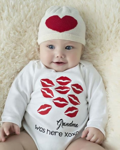 #lovely_and_cute_kids #maternidade #babyshowers #cutekidzz #beşik #cutebabies #littlebaby #baby_onlyxx #kids_of_our_world #babyshowers #babieswithstyle #cutekidzz #fashionminis #littlebaby #cutebabies #cutebabyclothes #twins #babyboss #justbaby #baby #babies Trendy Baby Onesies, Cricut Baby, Diy Bebe, Newborn Boy Clothes, Baby Boy Clothes Newborn, Foto Baby