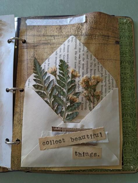 Dried Flower Envelope, Scrapbook Dried Flowers, Diy Photo Greeting Cards, Scrapbook With Flowers, Dried Flowers Journal Ideas, Nature Junk Journal Ideas, Dried Flowers Scrapbook, Altered Book Journal Ideas, Pressed Flowers Card