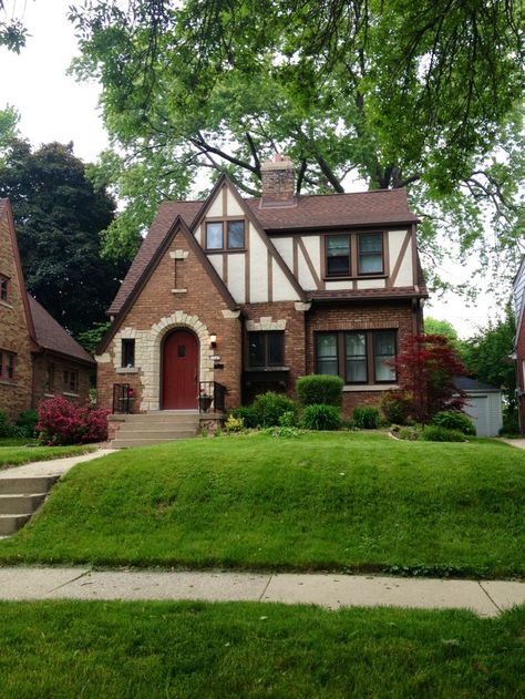 What is a Tudor house? I'm all about Tudor Style Houses. I'm sure you know what it is, even if you didn't know it... Tudor House Exterior, English Tudor Homes, Tudor Architecture, Tudor Homes, Tudor House Plans, Cottage House Exterior, Arched Doorway, Tudor Home, Home Designs Exterior