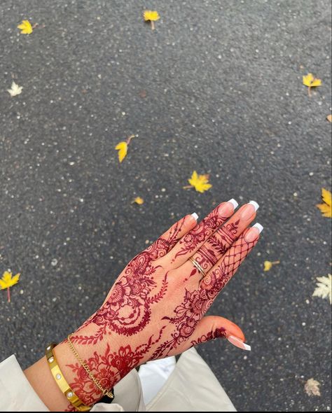 Henna Designs Red, Algerian Henna, Red Henna Designs, Red Henna Tattoo, Henna Rose, Cute Henna Designs, Cute Henna Tattoos, Henna Style Tattoos, Henna Inspo