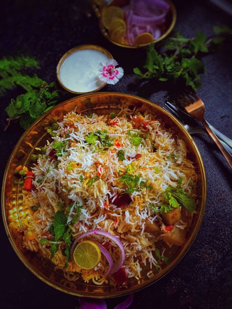 #biryani #biryanirecipe #vegbiryani Veg Biryani Photography, Vegan Biriyani, Briyani Image, Biriyani Aesthetics, Veg Food Photography, Biryani Pics, Biryani Images, Biryani Aesthetic, Biryani Snap