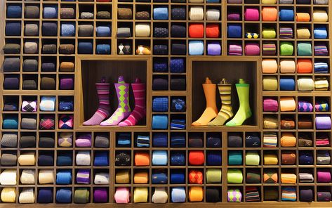 Socks Display Retail, Socks Shop Design, Sock Display, Sock Store, Clothing Store Displays, Sock Organization, Socks Packaging, Mobile Boutique, Men Store