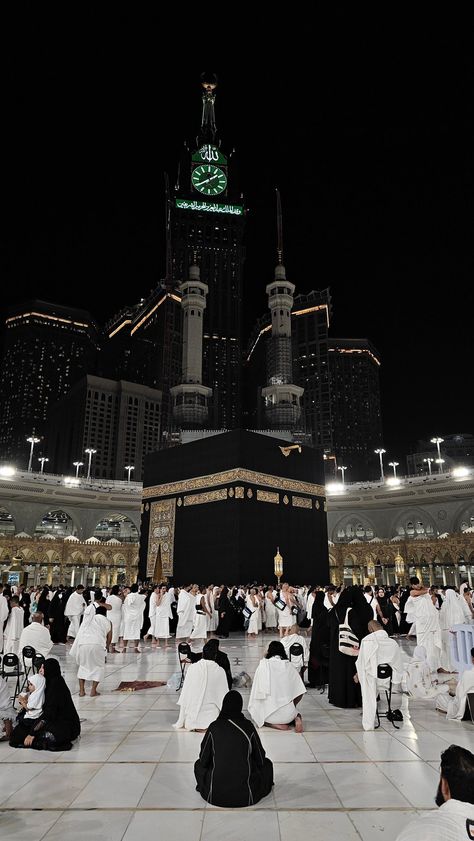 Mecca Beautiful Pics, Muslim Asthetic Picture, Islam Men Aesthetic, Black Beautiful Wallpaper, Wallpaper Mekkah Aesthetic, Mohammad Core, Mekah Madinah Wallpaper, Mekkah Aesthetic Wallpaper, Kaabah Makkah Wallpaper Aesthetic