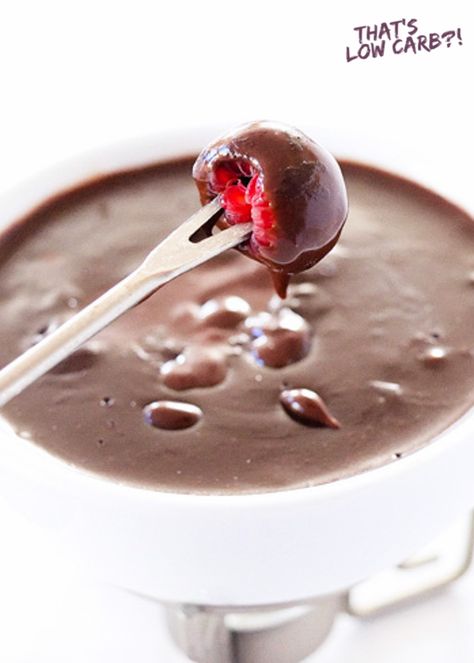 Low Carb Chocolate Fondue | Low Carb Recipes by That's Low Carb?! Easy Chocolate Fondue Recipe, Dessert Fondue, Chocolate Fondue Recipe, Boozy Chocolate, Fondue Recipe, Fondue Recipes, Low Carb Fruit, Low Carb Dessert, Low Carb Chocolate