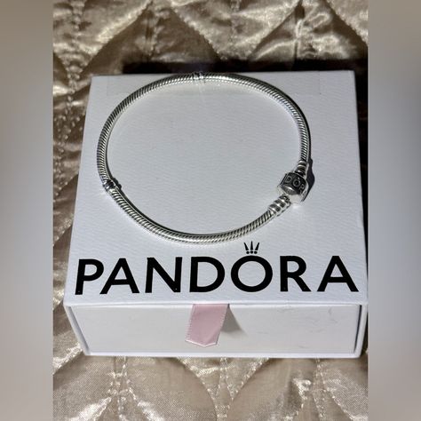 Size 8 Pandora Moment Bracelet New In Box Never Used Other Sizes And Styles Are Available In Closet! Pandora Moments Bracelet, Pandora Harry Potter, Pandora Heart Charm, Pandora Star, Pandora Red, Pandora Original, Harry Potter Charms, Silver Pearl Bracelet, Pandora Heart