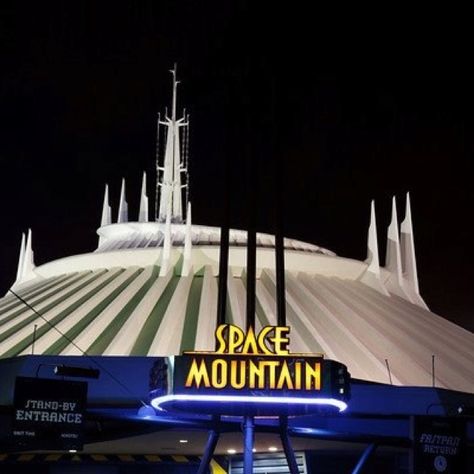 Love Space Mountain :) Space Mountain Aesthetic, Disney Bedrooms, Aesthetic Disney, Disney World Rides, Disney World Pictures, Disney Kingdom, Disney World Magic Kingdom, Wish Upon A Star, Disney Rides