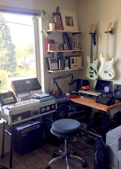 Clutter Bedroom, Small Music Studio Ideas, Music Studio Ideas, Small Music Studio, Music Room Design, Music Bedroom, Recording Studio Setup, Home Recording Studio Setup, Ideas For Apartments