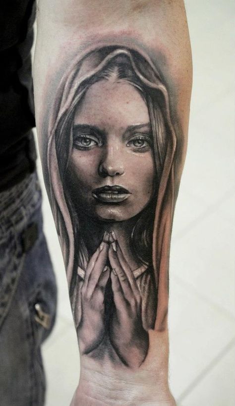 Praying woman tattoo Praying Tattoo, Praying Hands Tattoo Design, Mother Mary Tattoos, Praying Hands Tattoo, Virgin Mary Tattoo, Mary Tattoo, Tattoo Henna, Religious Tattoo, Religious Tattoos