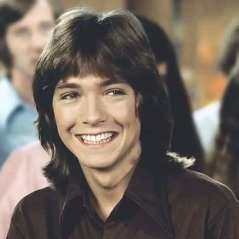 1970s Hairstyles for Men: Top 20 Styles – HairstyleCamp 70s Hairstyles Men, 1970s Hairstyles, 70s Hair, Shirley Jones, Bay City Rollers, Donny Osmond, Partridge Family, Jodie Foster, David Cassidy