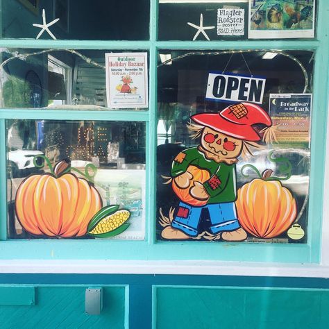 Window Painting Thanksgiving, Scarecrow Window Painting, Thanksgiving Window Painting Ideas, Fall Window Painting Ideas Easy, Thanksgiving Window Painting, Fall Window Painting Ideas, Halloween Window Painting Ideas, Fall Window Art, Window Painting Ideas