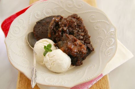 Crock Pot Gingerbread Pudding Cake- Thee most amazing moist gooey cake and so easy to make Gingerbread Pudding, Gooey Cake, Rustic Dessert, Chocolate Bread Pudding, Bigger Bolder Baking, Butter Pudding, Baking Cookbooks, Holiday Baking Recipes, Bread And Butter Pudding