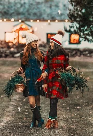 Apple Picking Outfit Fall, Family Photo Outfits Winter, Apple Picking Outfit, Christmas Cabin, Fall Family Photo Outfits, Family Christmas Pictures, James Patrick, Winter Photoshoot, Christmas Family Photos