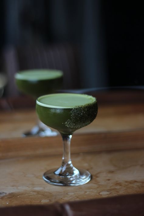 Matcha Espresso Martini, Southwest Cocktails, Matcha Martini Recipe, Flavored Espresso Martini, Halloween Espresso Martini, Matcha Cocktail Recipes, Matcha Margarita, Matcha Martini, Savory Cocktails