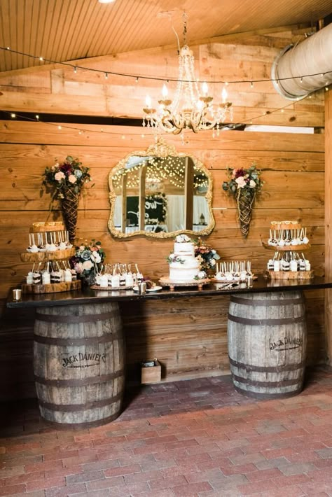 Small Barn Wedding, Fall Barn Wedding, Barn Wedding Reception, Barn Parties, Rustic Elegant Wedding, Country Barn Weddings, Barn Wedding Decorations, Barn Reception, Dream Wedding Venues