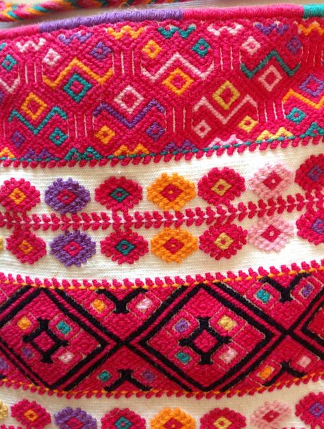 Mexican Textiles Pattern, Mexican Pattern, Mexican Bag, Folk Decor, Mexican Fabric, Guatemalan Textiles, Mexican Textiles, Mexican Fashion, Mexican Embroidery