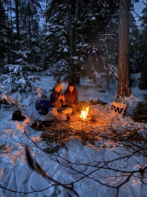 Winter Cabin With Friends, Winter Camping Aesthetic, Winter Cabin Trip, Winter Cabin Aesthetic, Cabin Activities, Winter Goals, Smoky Mountain Christmas, December Pictures, Snow Cabin