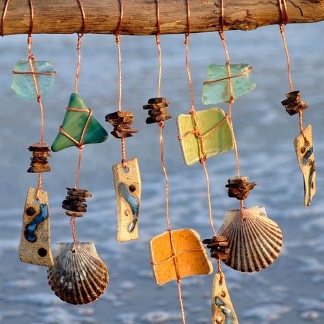 Create a wind chime made from the stuff you found on the beach. | The Ultimate Summer Bucket List For Bored Kids Ultimate Summer Bucket List, Deco Marine, Bored Kids, Deco Nature, Beach Crafts, Summer Bucket Lists, Shell Crafts, Wind Chime, Summer Of Love