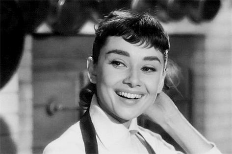 Dont ever take yourself too seriously (32 Photos) Sabrina 1954, Audrey Hepburn Born, Aubrey Hepburn, Audrey Hepburn Photos, Audrey Hepburn Quotes, Hepburn Style, Marlene Dietrich, Vintage Movie, Golden Age Of Hollywood