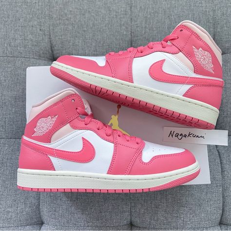 Shoes Air Jordans Pink, Jordans High Tops Pink, Air Jordan 1 Rose, Cute Nike Shoes Pink, Colorful Jordans, Dream Shoes Jordans, Pink Nike High Tops, Pink And Green Shoes, Nike Jordan Pink