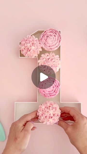 Brooke Fulton on Instagram: "⭐️ LIMITED RELEASE ⭐️  Trending Number Cupcake Boxes from @cakersparadise 🧁🩷  Elevate your presentation game -   🌸 Reusable acrylic  🌸 Available in 3 colours  🌸 Fill with your favourite treats - cupcakes, lollies, cookies and choccies OR for the savoury tooth up your grazing platter game   🌸 All pieces pre-cut to size, simply glue the sides to the base  🌸 0 - 9 available ⬇️  MONDAY 10TH JUNE…add this date to your calendar guys 🤗 You don’t want to miss these beauties!  🩷 Make sure you tag us in your reusable number box creations - we can’t wait to see the magic you create with them! 🤩  @worldofcake.co Over The Top White Icing @colour.mill Candy, Baby Pink @loyalbakeware 2D & 123 All from @cakersparadise  Use code BROOKE10 at checkout for your discount 10 Birthday Cupcakes, Cupcake Letter Boxes, 3 Cupcake Cake Number, Cupcake Box Ideas, Number 1 Cupcake Cake, Sweet 16 Number Cake, Cupcake Number Cake, Number 10 Cake, Cupcake Numbers