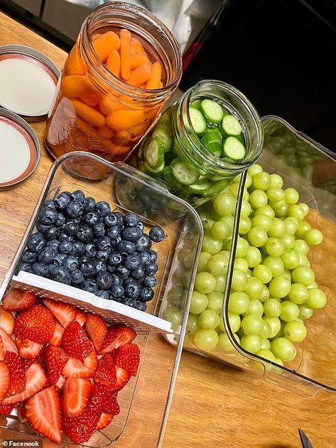 Vegetable Prep Food Storage, Fruits In Fridge, Fridge Organization Fruits And Veggies, How To Store Fruit And Veggies In Fridge, How To Keep Fruits And Veggies Fresh, Keeping Fruit Fresh Longer, Best Way To Store Fresh Fruit, Fresh Fruit Storage, Organize Fruits And Vegetables In Fridge