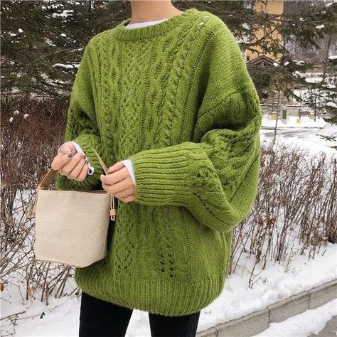 The 17 Best Outfits To Wear Home To Thanksgiving This Year - Society19 Green Oversized Sweater, Harajuku Aesthetic, Knit Sweater Outfit, Green Knit Sweater, Egirl Outfits, Pull Oversize, Green Retro, Knitting Blogs, Outfit Invierno