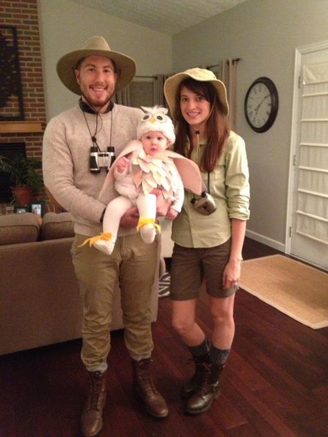 Bird watchers and baby bird costume Bird Watcher Costume, Safari Baby Costume, Baby Bird Costume, Moda Safari, Monkey Halloween Costume, Halloween Block Party, Mickey Halloween Party, Twin Halloween, Laters Baby