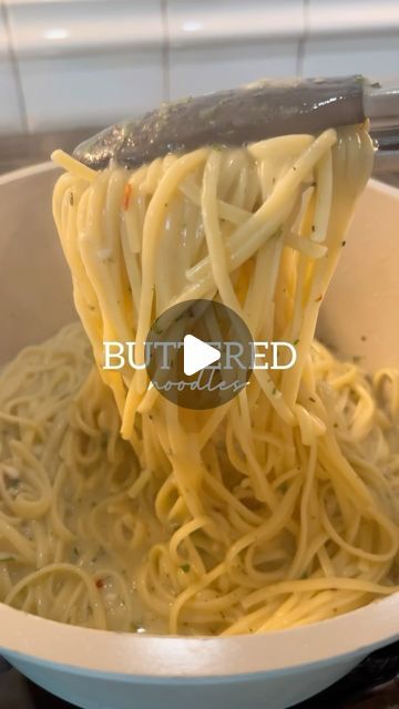 Best Garlic Butter Noodles, Linguine Noodle Recipes, Vegetarian Linguine Recipes, Garlic Buttered Noodles, Butter Cheese Pasta, Buttered Pasta Recipe, Creamy Butter Noodles, Butter Pasta Recipes Kids, Buttery Noodles Recipes