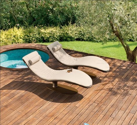 Caribe pool lounge chair Roberti à l'honneur dans TRENDIR Pool Loungers, Moderne Pools, Terrasse Design, Contemporary Lounge Chair, Pool Lounge Chairs, Pool Chairs, Pool Lounger, Pool Lounge, Modern Pools