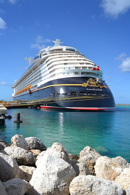 Disney Fantasy docked at Castaway Cay Cruise Ship Pictures, Big Boat, Best Cruise Ships, Disney Cruise Ships, Disney Ships, Disney Cruise Tips, Luxury Cruise Ship, Castaway Cay, Cruise Liner