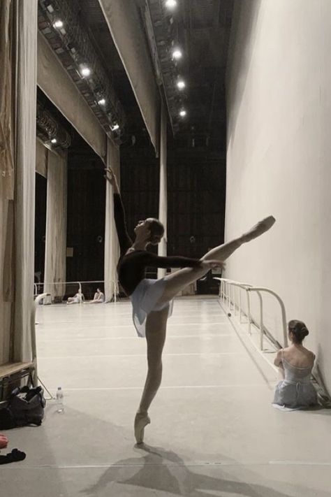 Barre Class Aesthetic, Dark Ballet Aesthetic, Ballet Asthetic, Barre Aesthetic, Ballet Motivation, Dancer Lifestyle, Ballet Pictures, Dance Inspiration, Ballet Beauty