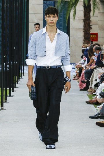 Dolce & Gabbana Primavera Verano 2021 Menswear - Pasarelas | VOGUE Mens Runway, Celebrity Stylist, Balmain Men, Men Fashion Show, Hello Fashion, Dolce And Gabbana Man, Dolce E Gabbana, Male Fashion, Fashion World